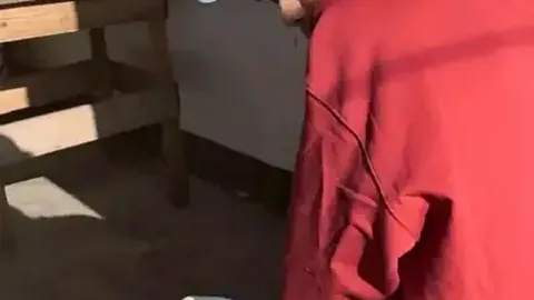 朱俊龙上半场封堵罗斯，投中一记三分，为球队贡献8分2助1帽