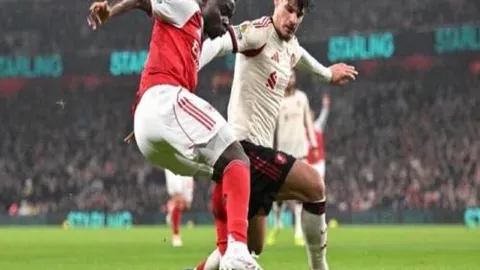 “足协改革减负新篇章，职业联赛扬帆起航，权力分配边界何析？”